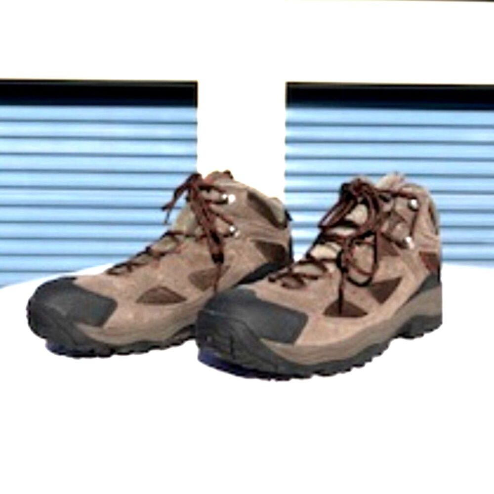 Size: 11 . Mid Hiking & Outdoor Ankle Boots . Coremic Ridge . Columbia
